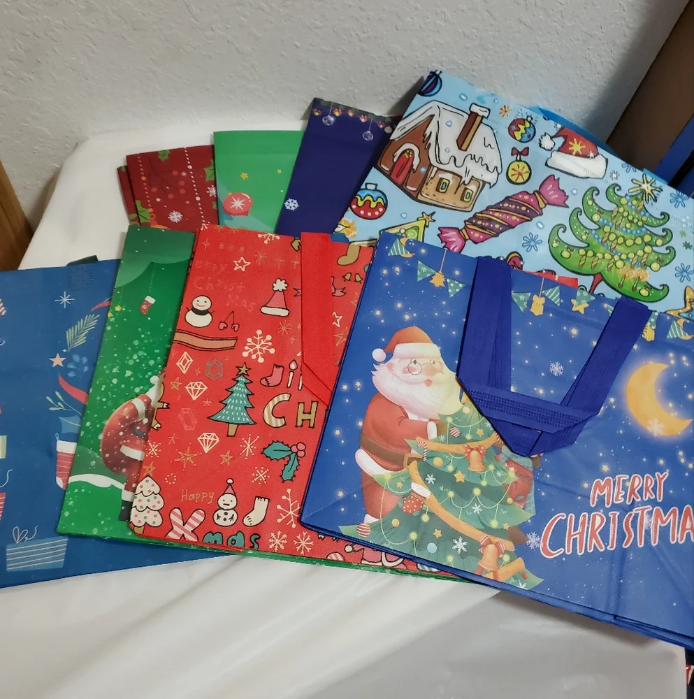 8pc Reusable Festive Christmas Gift Bags Set - Multicolor